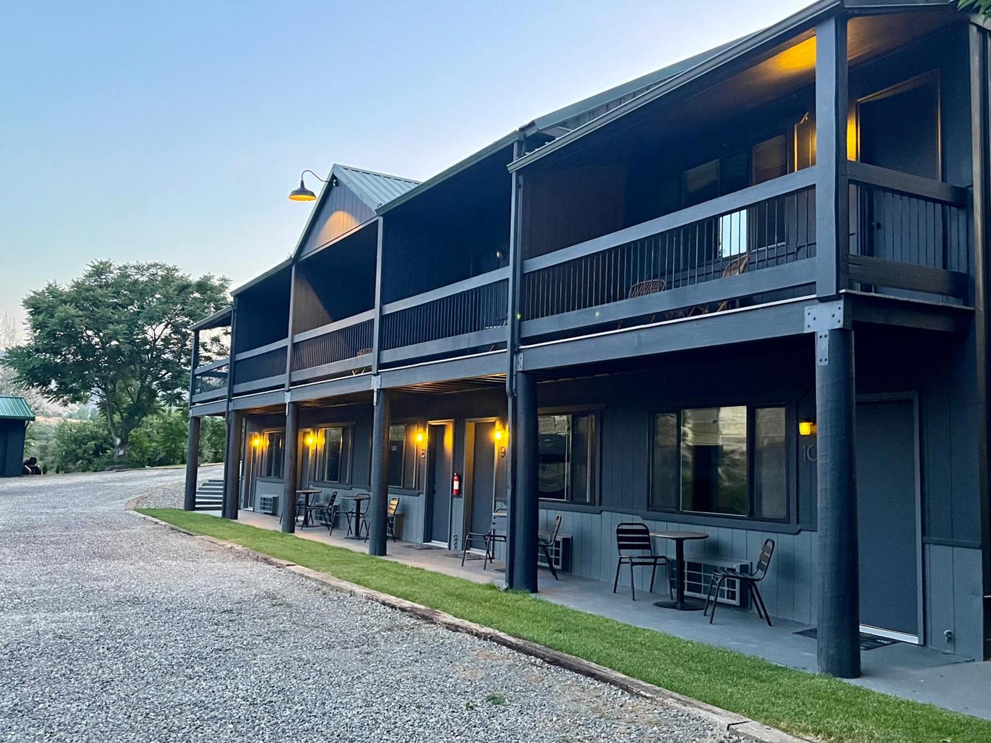 Steelhead Lodge Lucile Esterno foto