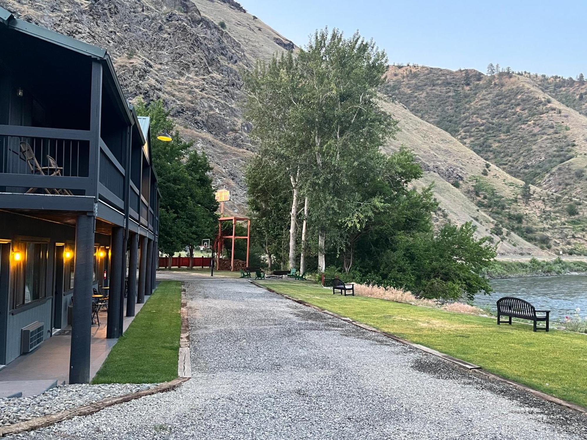 Steelhead Lodge Lucile Esterno foto